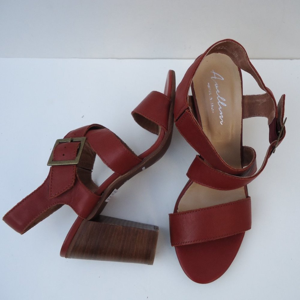 SIZE 9. AVELLINI high block heel ankle strap sandals.